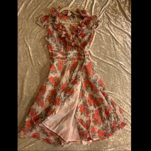 Vintage-style wrap dress in coral.
